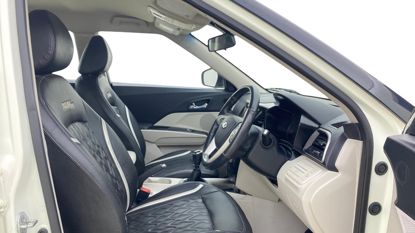 2020 Mahindra XUV300 W8 1.5 DIESEL, Diesel, Manual, 45,333 km, Right Side Front Door Cabin