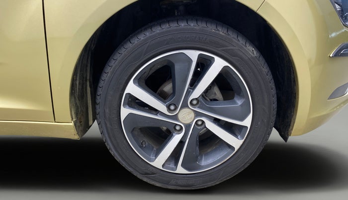 2020 Tata ALTROZ XZ PETROL, Petrol, Manual, 25,134 km, Right Front Wheel