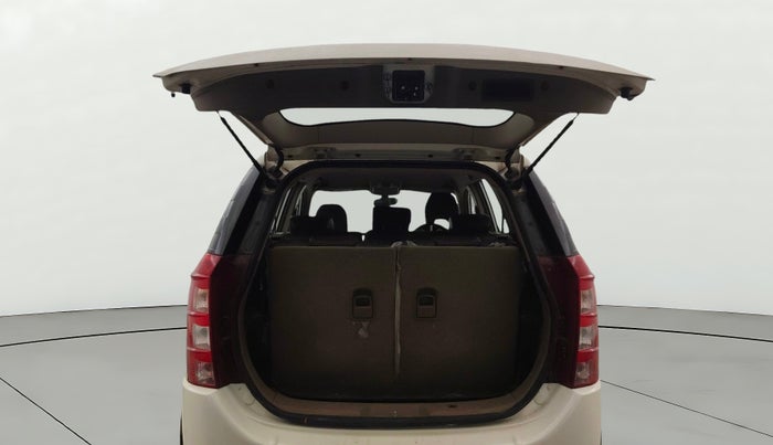 2015 Mahindra XUV500 W8, Diesel, Manual, 1,14,318 km, Boot Door Open