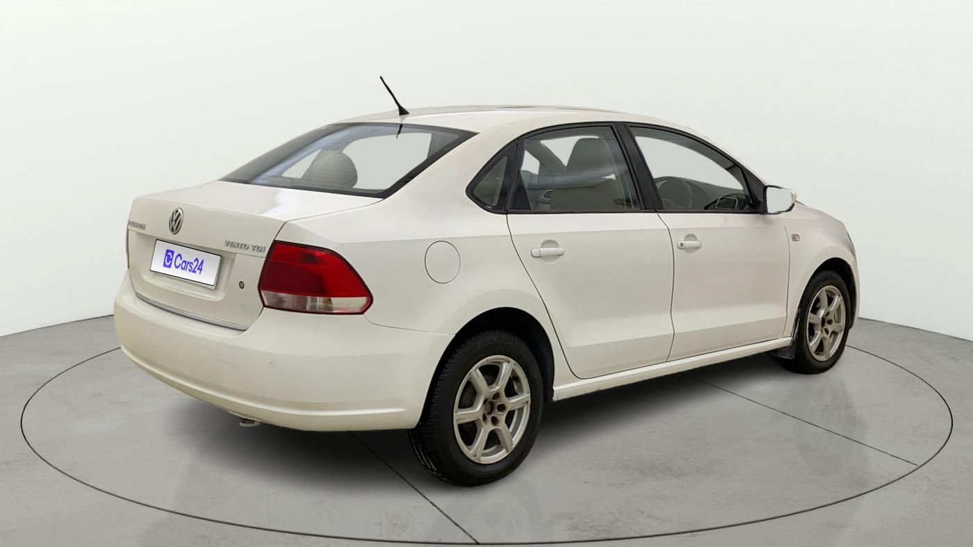 2014 Volkswagen Vento HIGHLINE DIESEL 1.6, Diesel, Manual, 80,340 km, Right Back Diagonal