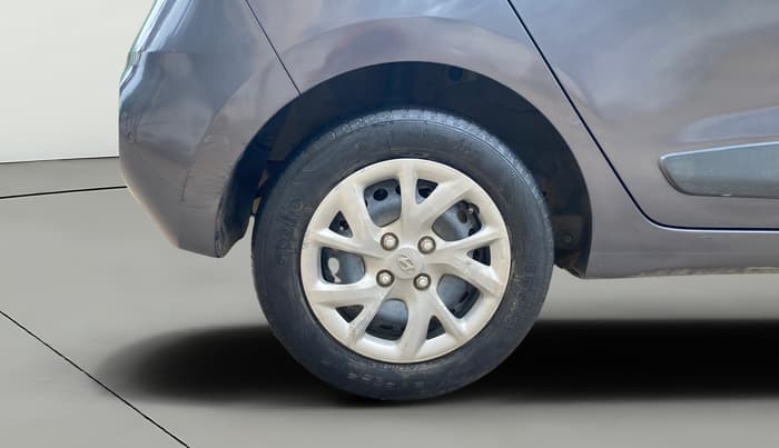 2017 Hyundai Grand i10 SPORTZ (O) 1.2 KAPPA VTVT, Petrol, Manual, 1,22,102 km, Right Rear Wheel