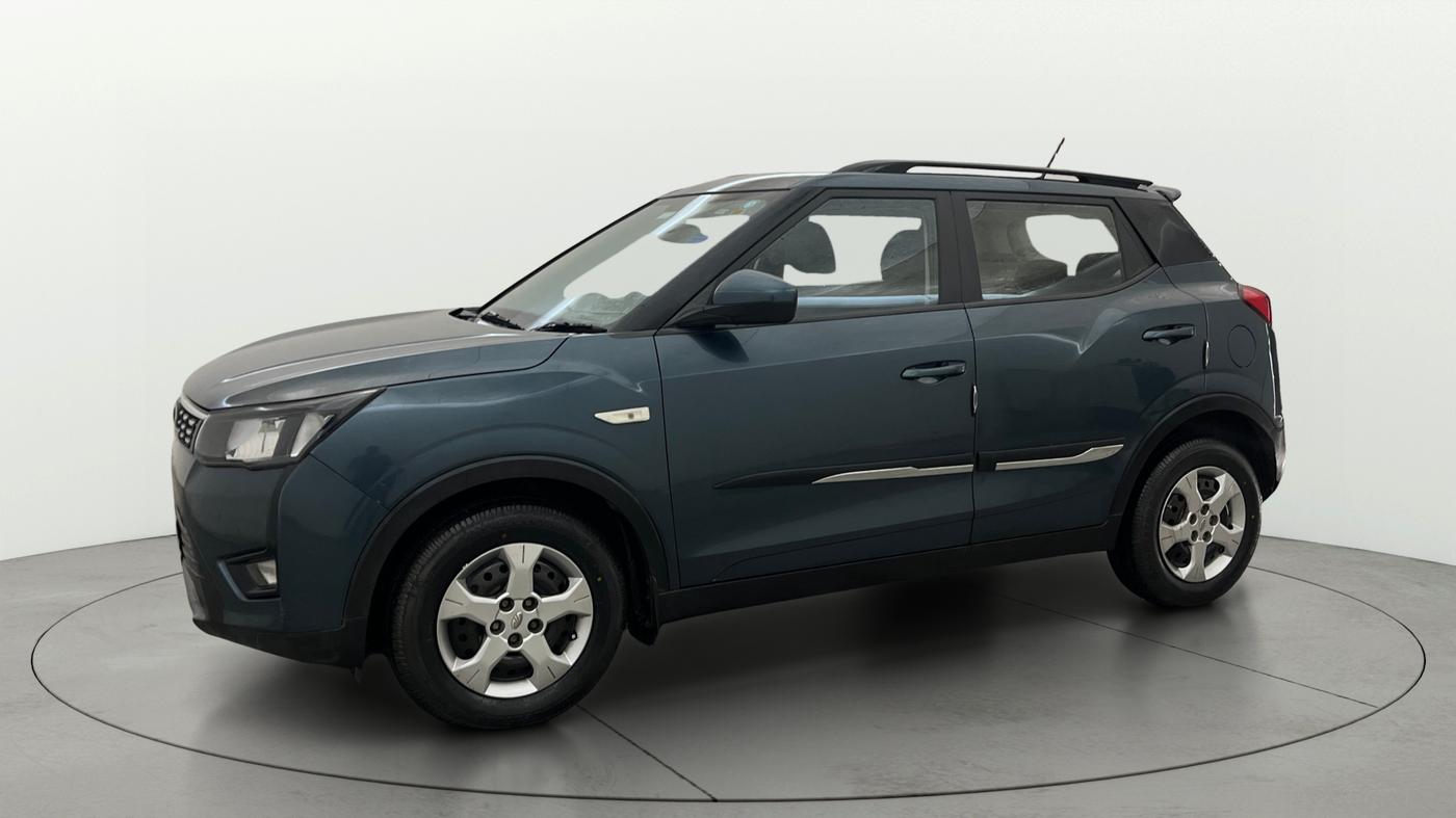 2021 Mahindra XUV300 W6 1.2 PETROL, Petrol, Manual, 54,459 km, Left Front Diagonal