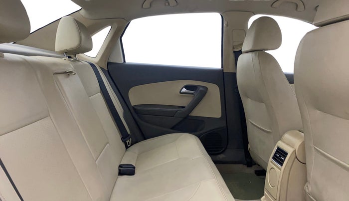 2013 Volkswagen Vento HIGHLINE 1.6 MPI, Petrol, Manual, 1,14,206 km, Right Side Rear Door Cabin