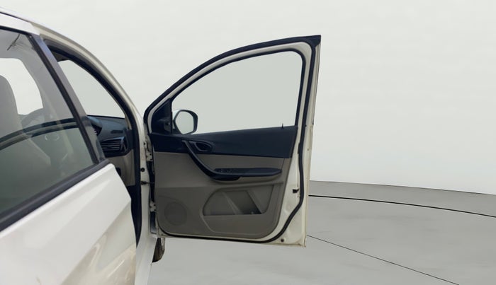 2016 Tata Tiago XT PETROL, Petrol, Manual, 69,660 km, RHS Front Door