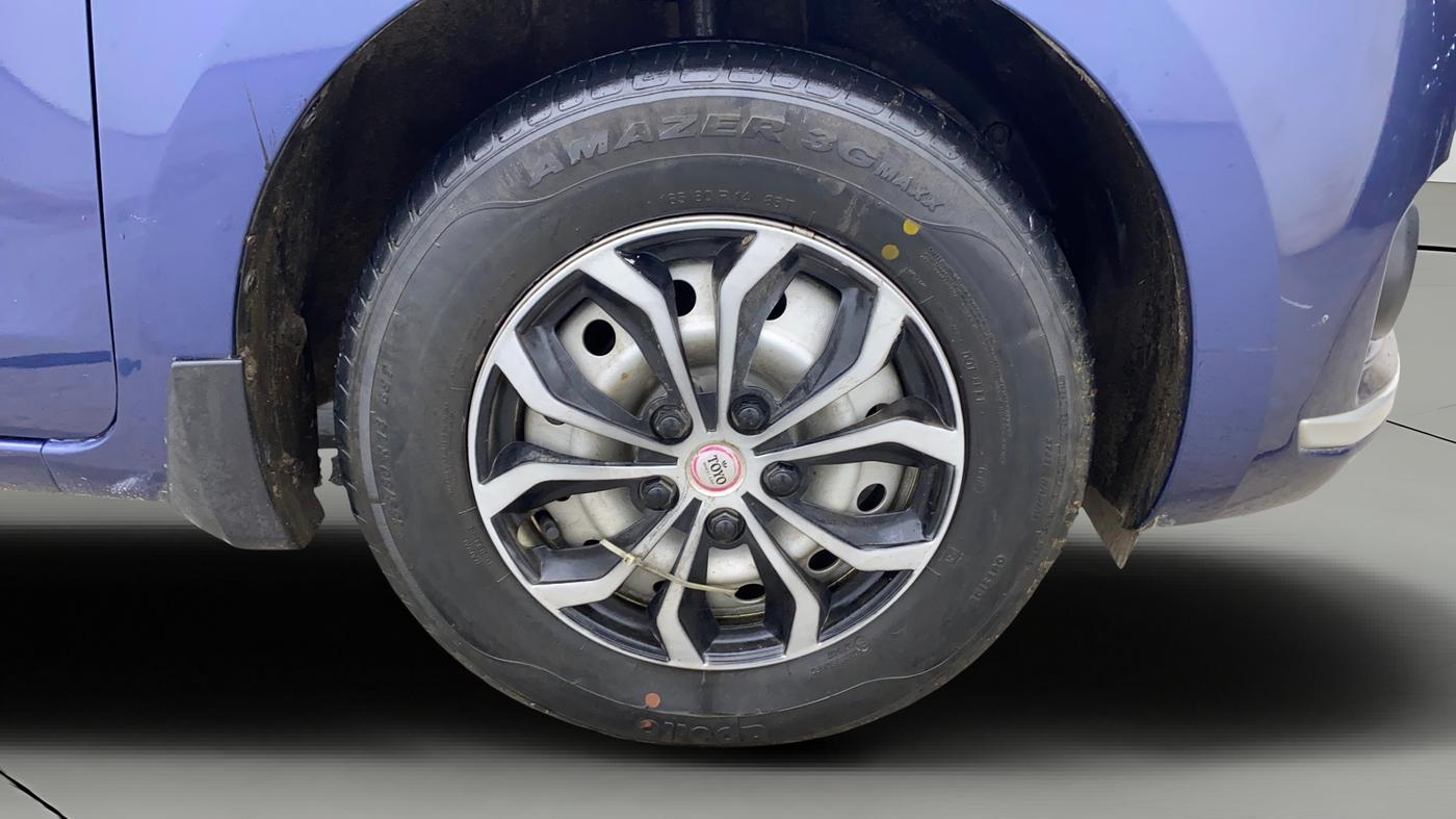 2018 Maruti Dzire LXI, Petrol, Manual, 23,276 km, Right Front Wheel