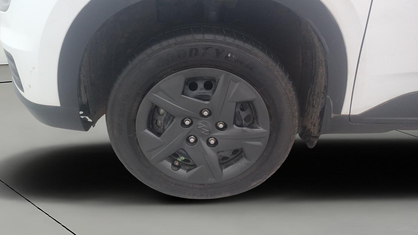 2025 Hyundai VENUE S(O) 1.2, Petrol, Manual, 12,463 km, Left Front Wheel