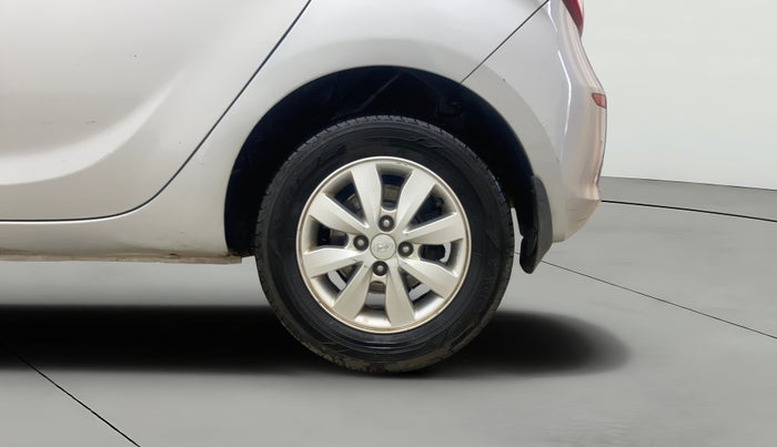 2014 Hyundai i20 ASTA 1.4 CRDI, Diesel, Manual, 1,02,817 km, Left Rear Wheel