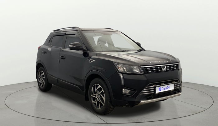 2023 Mahindra XUV300 W8 (O) 1.2 PETROL, Petrol, Manual, 27,880 km, Right Front Diagonal