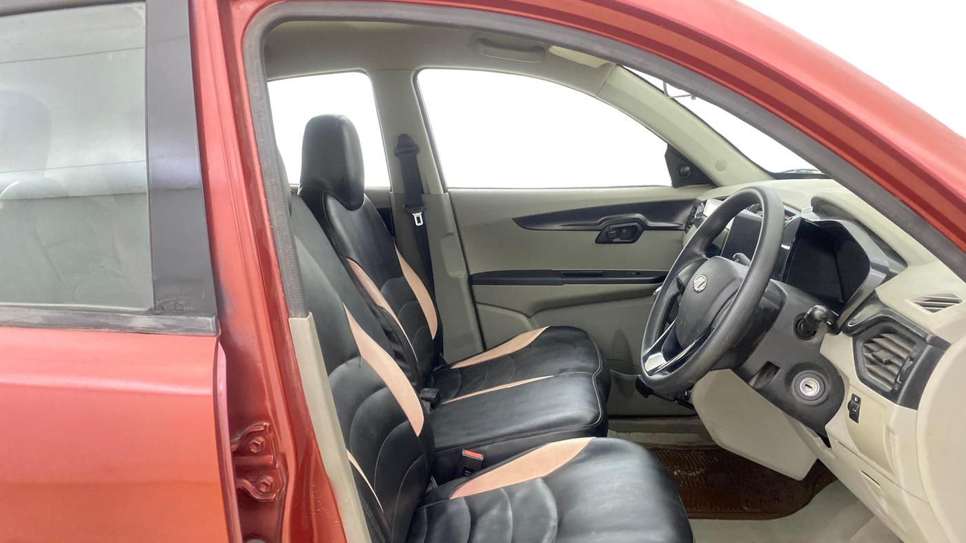 2017 Mahindra Kuv100 K4 6 STR, Petrol, Manual, 17,283 km, Right Side Front Door Cabin