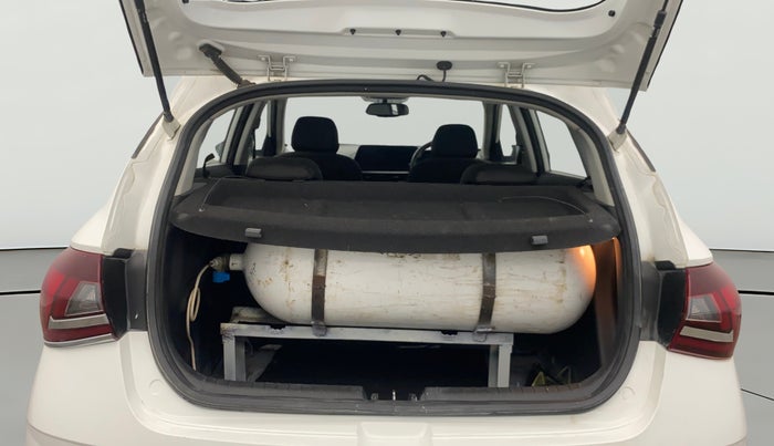 2021 Hyundai NEW I20 ASTA (O) 1.2 MT, CNG, Manual, 1,17,079 km, Boot Open Zoomed View