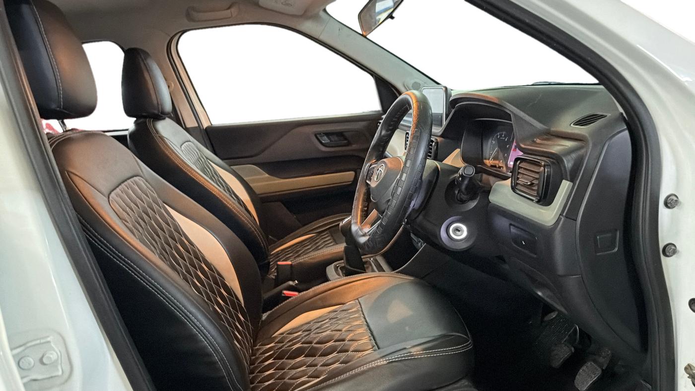 2022 Tata PUNCH ADVENTURE MT, Petrol, Manual, 33,801 km, Right Side Front Door Cabin