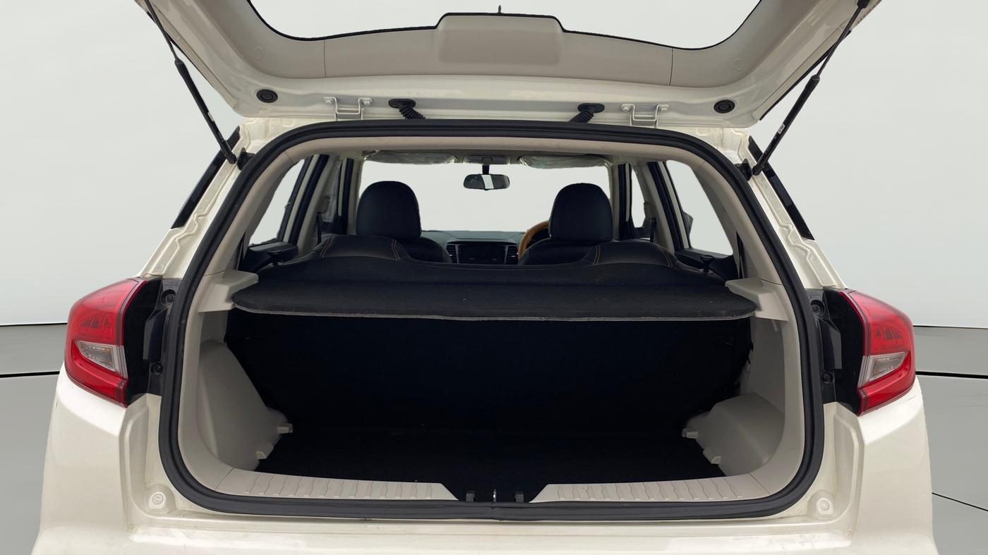 2023 Mahindra XUV300 W6 1.2 PETROL AMT, Petrol, Automatic, 13,946 km, Boot Open Zoomed View