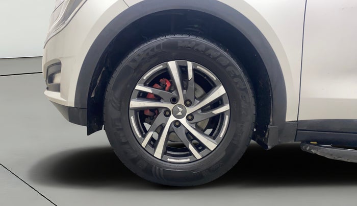 2022 Mahindra XUV700 AX 5 D MT 7 STR, Diesel, Manual, 33,379 km, Left Front Wheel