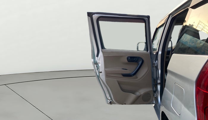 2016 Mahindra TUV300 T4, Diesel, Manual, 91,399 km, LHS Rear Door