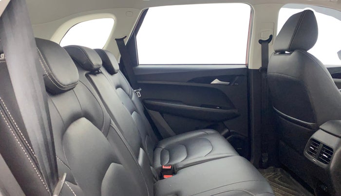 2020 MG HECTOR SMART HYBRID 1.5 PETROL, Petrol, Manual, 66,215 km, Right Side Rear Door Cabin