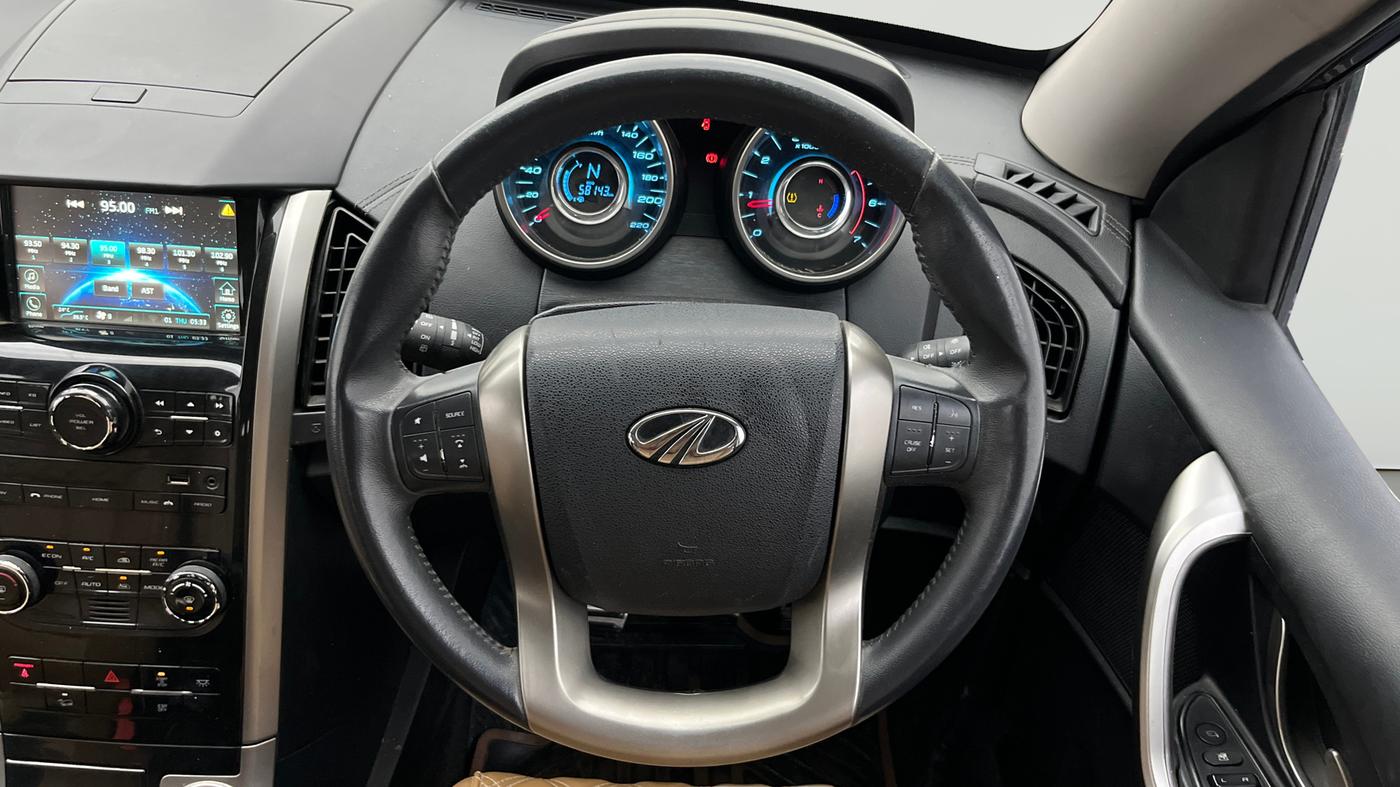 2019 Mahindra XUV500 W11, Diesel, Manual, 58,142 km, Steering Wheel Close Up