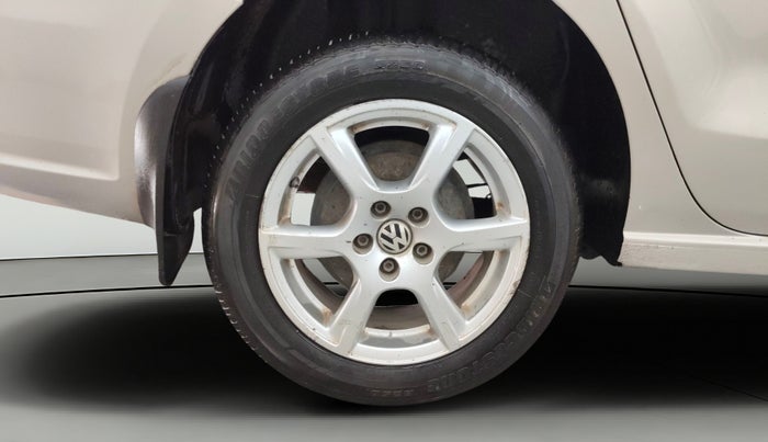 2013 Volkswagen Vento HIGHLINE PETROL AT, Petrol, Automatic, 81,198 km, Right Rear Wheel