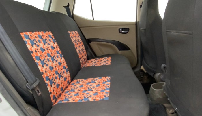 2013 Hyundai i10 MAGNA 1.1, CNG, Manual, 1,06,330 km, Right Side Rear Door Cabin