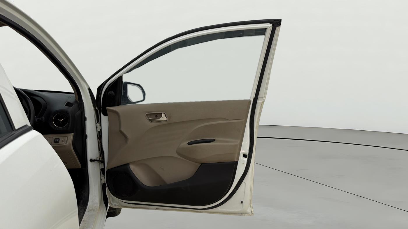 2019 Hyundai NEW SANTRO MAGNA, CNG, Manual, 90,595 km, RHS Front Door