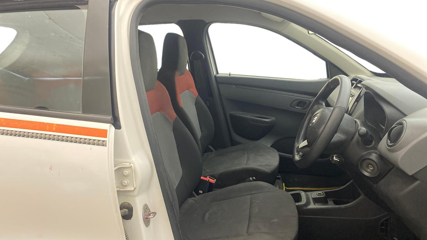 2017 Renault Kwid RXT 1.0 AMT, Petrol, Automatic, 51,514 km, Right Side Front Door Cabin