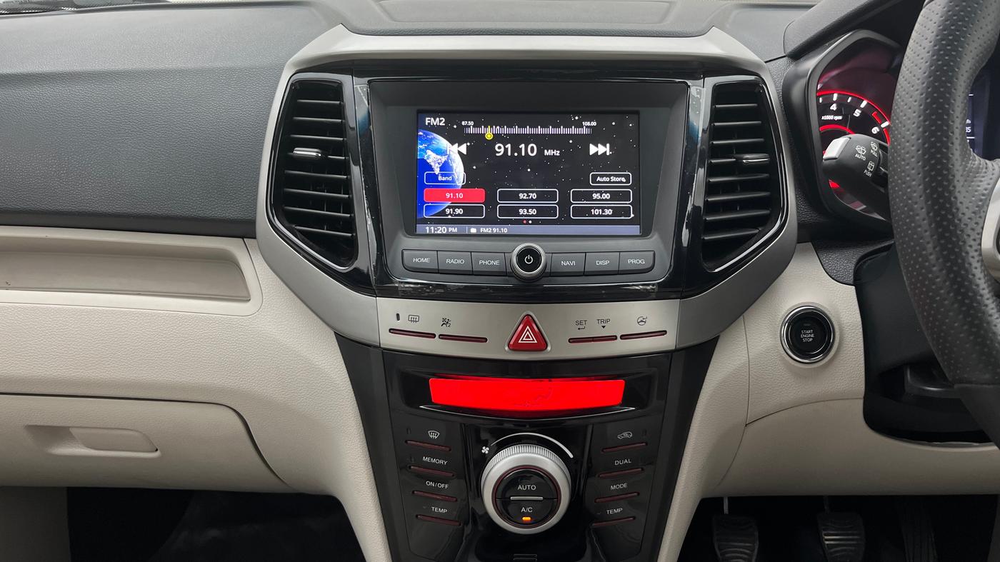 2022 Mahindra XUV300 W8 (O) 1.2 PETROL, Petrol, Manual, 20,984 km, Air Conditioner
