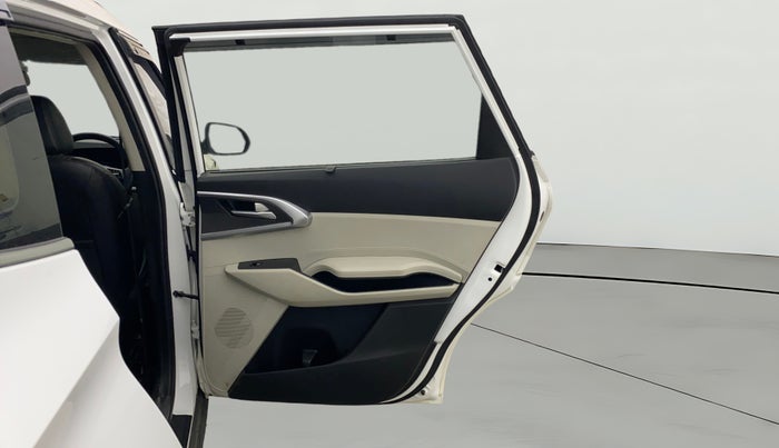 2022 KIA CARENS PRESTIGE PLUS 1.5 DIESEL 7 STR, Diesel, Manual, 40,230 km, RHS Rear Door