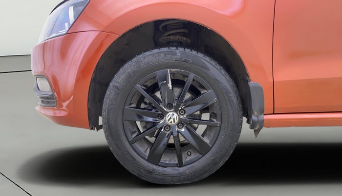 2014 Volkswagen Polo HIGHLINE1.2L, Petrol, Manual, 1,12,625 km, Left Front Wheel
