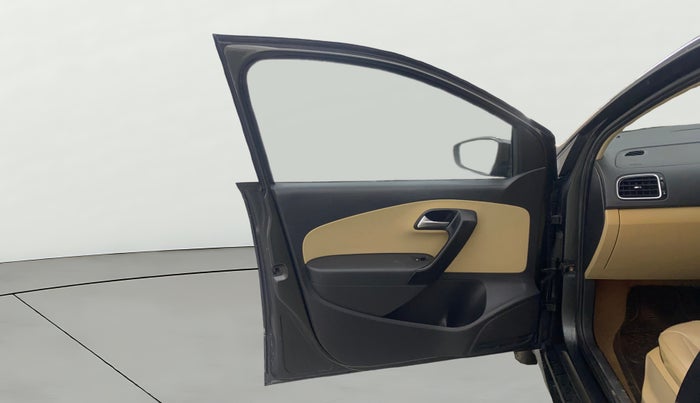 2015 Volkswagen Polo HIGHLINE1.5L, Diesel, Manual, 52,533 km, LHS Front Door