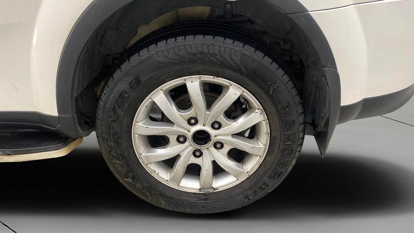 2018 Mahindra XUV500 W9 AT, Diesel, Automatic, 99,055 km, Left Rear Wheel