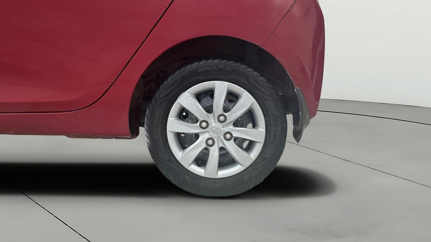 2017 Hyundai Eon SPORTZ, Petrol, Manual, 10,539 km, Left Rear Wheel