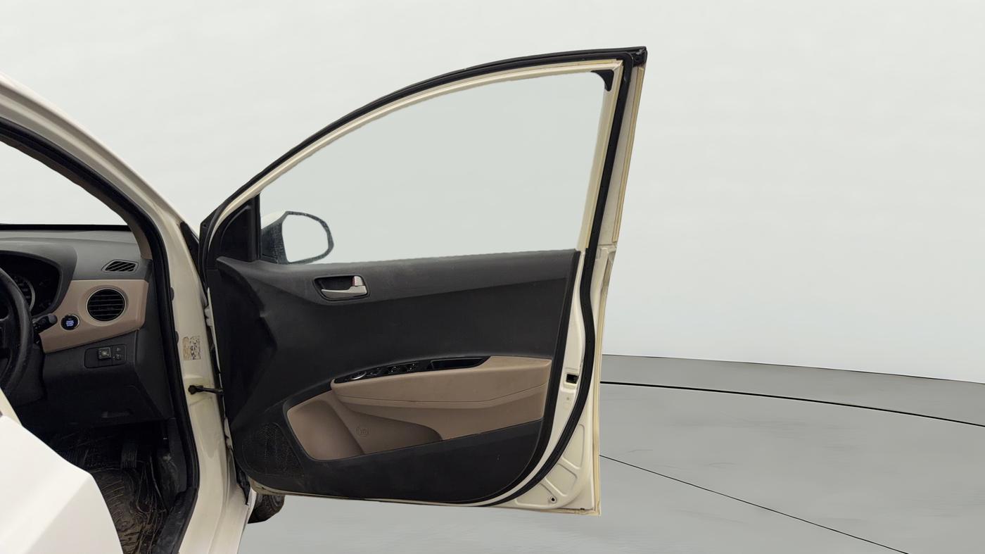 2014 Hyundai Grand i10 ASTA AT 1.2 KAPPA VTVT, CNG, Automatic, 44,971 km, RHS Front Door