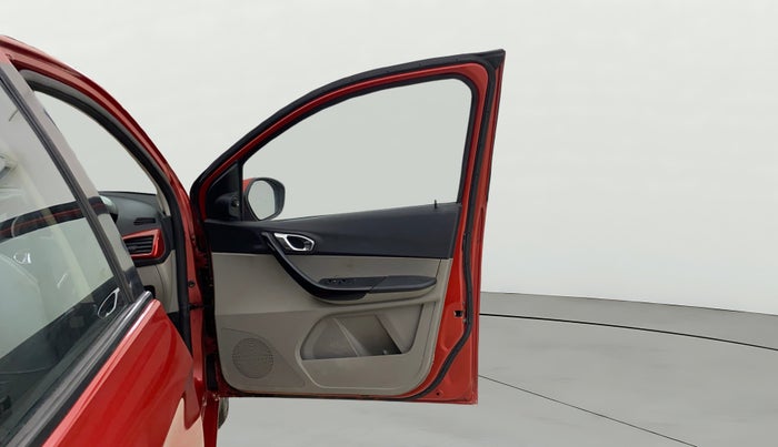 2017 Tata Tiago XZ PETROL, Petrol, Manual, 33,515 km, RHS Front Door