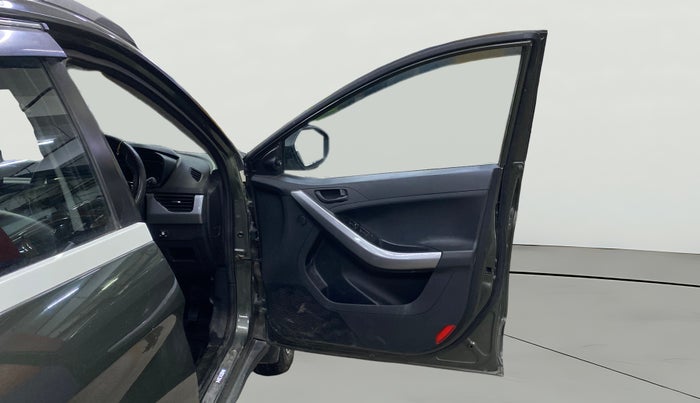 2022 Tata NEXON XM SUNROOF PETROL, CNG, Manual, 29,802 km, RHS Front Door