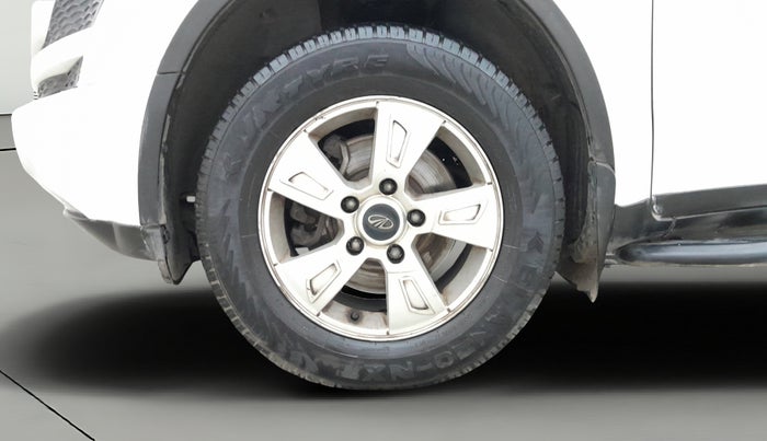 2013 Mahindra XUV500 W8, Diesel, Manual, 96,731 km, Left Front Wheel