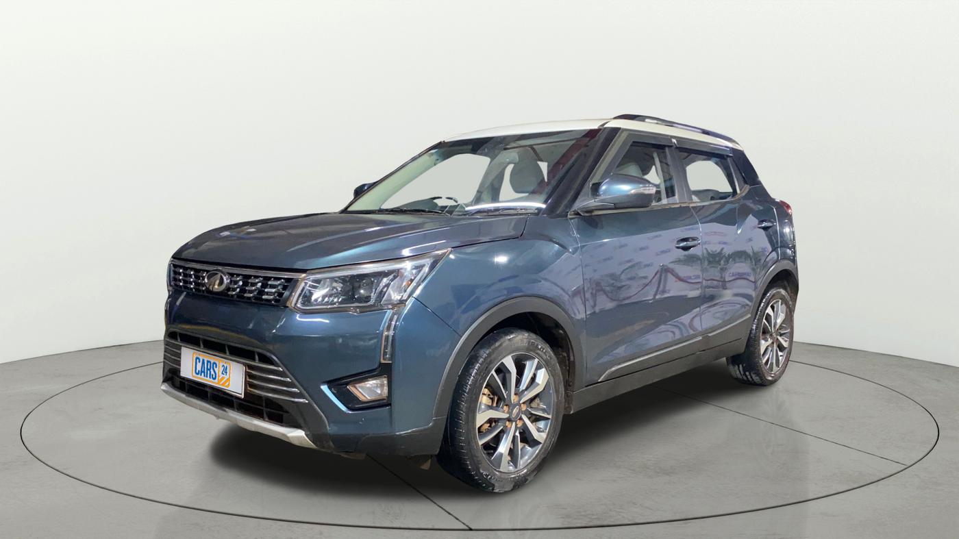 2021 Mahindra XUV300 W8 (O) 1.5 DIESEL AMT DUAL TONE, Diesel, Automatic, 43,432 km, Left Front Diagonal