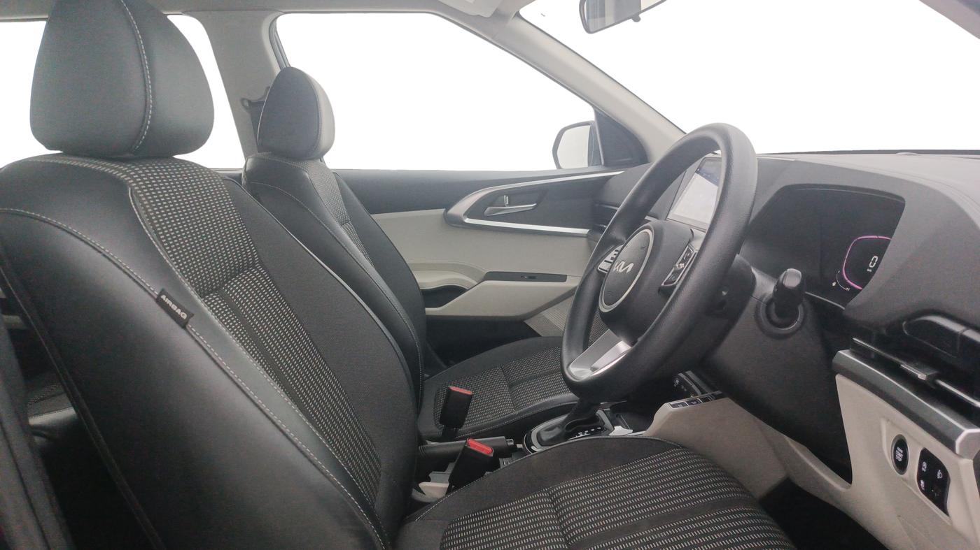 2023 KIA CARENS PRESTIGE PLUS 1.5 PETROL DCT 7 STR, Petrol, Automatic, 15,577 km, Right Side Front Door Cabin