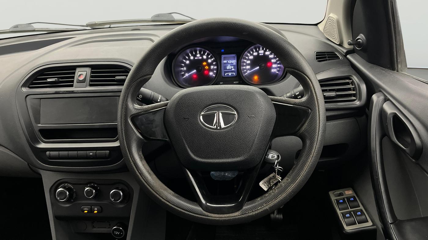 2017 Tata TIGOR XE PETROL, Petrol, Manual, 43,406 km, Steering Wheel Close Up
