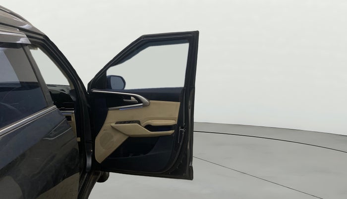 2022 KIA CARENS LUXURY PLUS 1.4 PETROL 7 STR, Petrol, Manual, 44,222 km, RHS Front Door