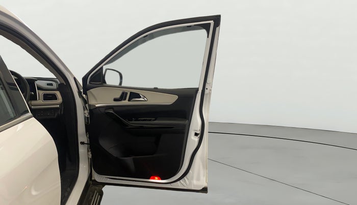 2023 Mahindra XUV700 AX 7 LUXURY D AWD AT 7 STR, Diesel, Automatic, 76,365 km, RHS Front Door