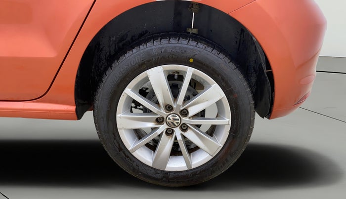 2015 Volkswagen Polo HIGHLINE1.2L, Petrol, Manual, 1,13,685 km, Left Rear Wheel