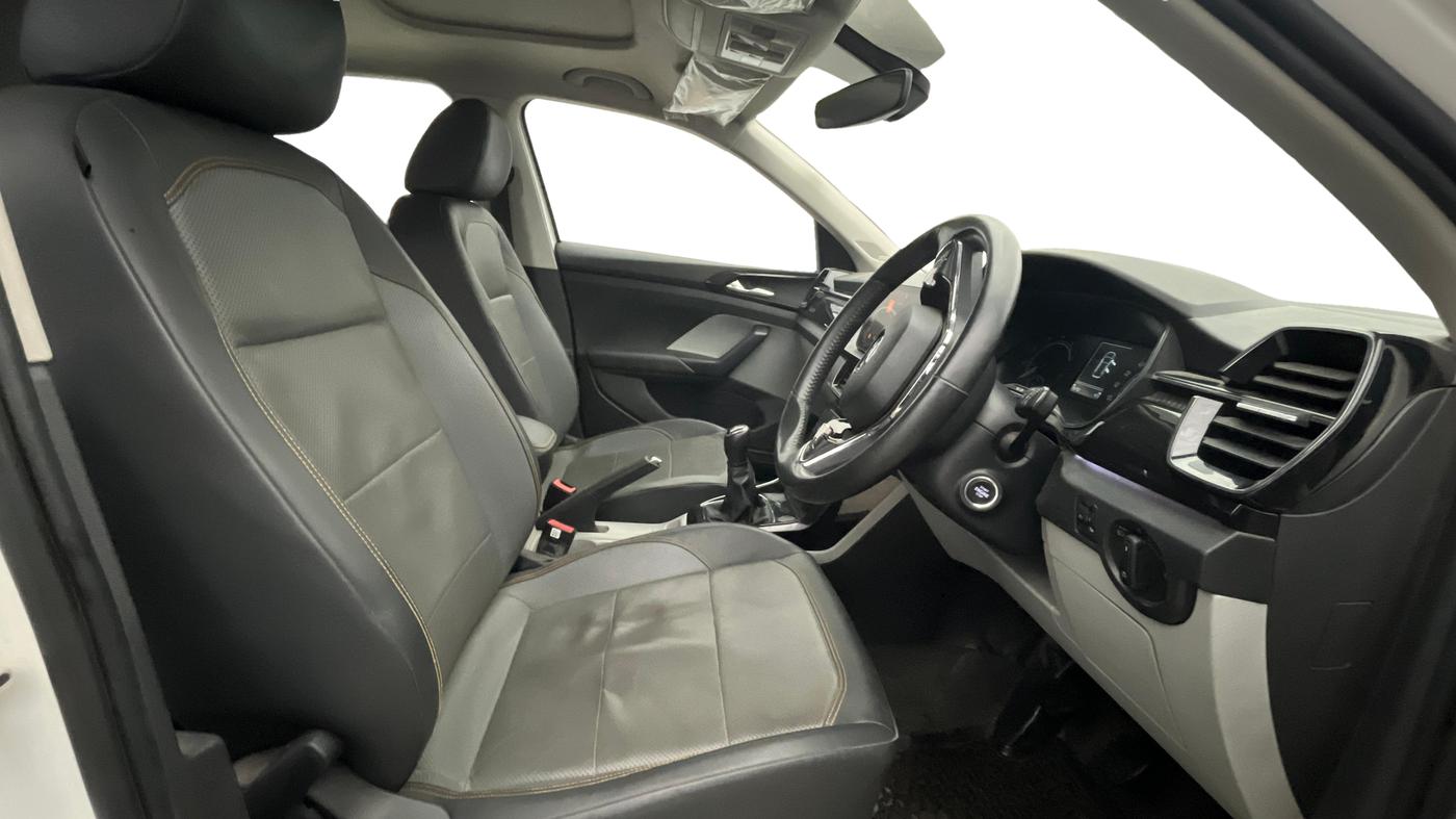 2021 Skoda KUSHAQ STYLE 1.0L TSI MT, Petrol, Manual, 73,194 km, Right Side Front Door Cabin
