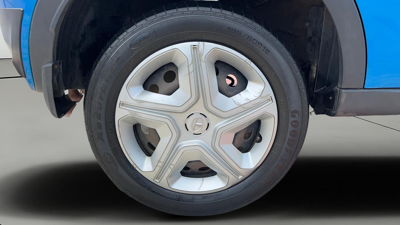 2019 Tata NEXON XM PETROL, Petrol, Manual, 49,129 km, Right Rear Wheel