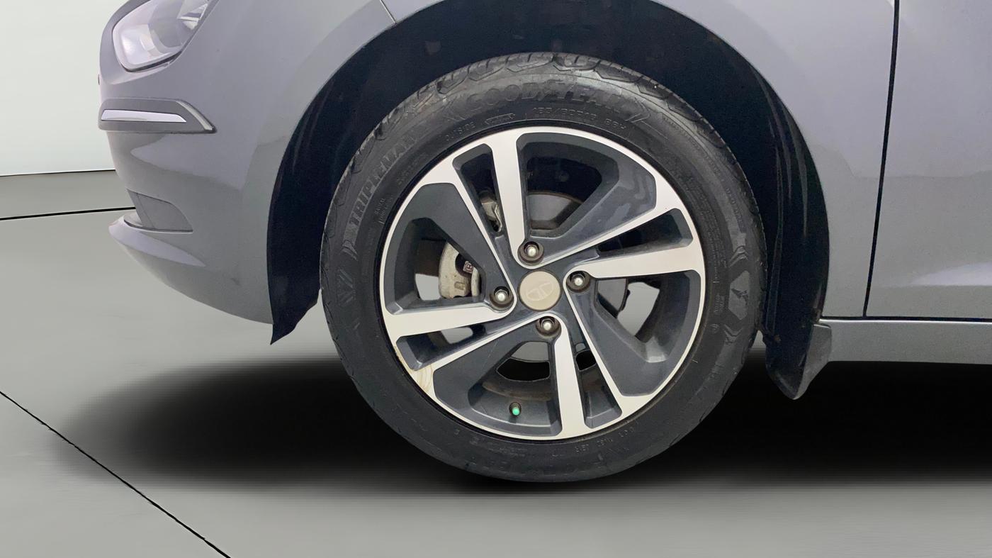 2022 Tata ALTROZ XZA, Petrol, Automatic, 10,001 km, Left Front Wheel