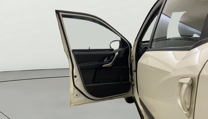 2019 Mahindra XUV500 W7, Diesel, Manual, 83,915 km, LHS Front Door