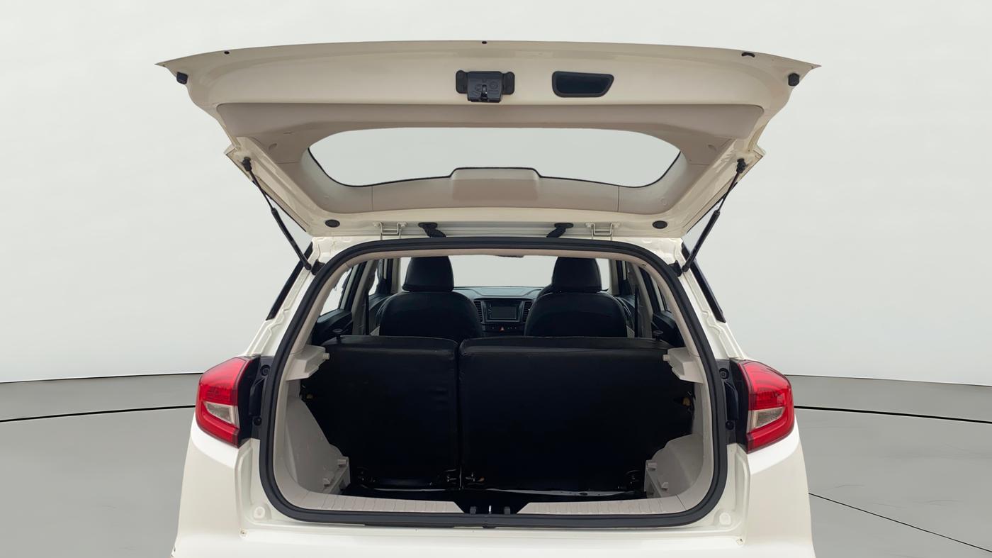 2021 Mahindra XUV300 W4 1.2 PETROL, Petrol, Manual, 26,985 km, Boot Door Open