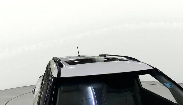 2022 Mahindra XUV300 W8 (O) 1.2 PETROL, Petrol, Manual, 61,570 km, Roof