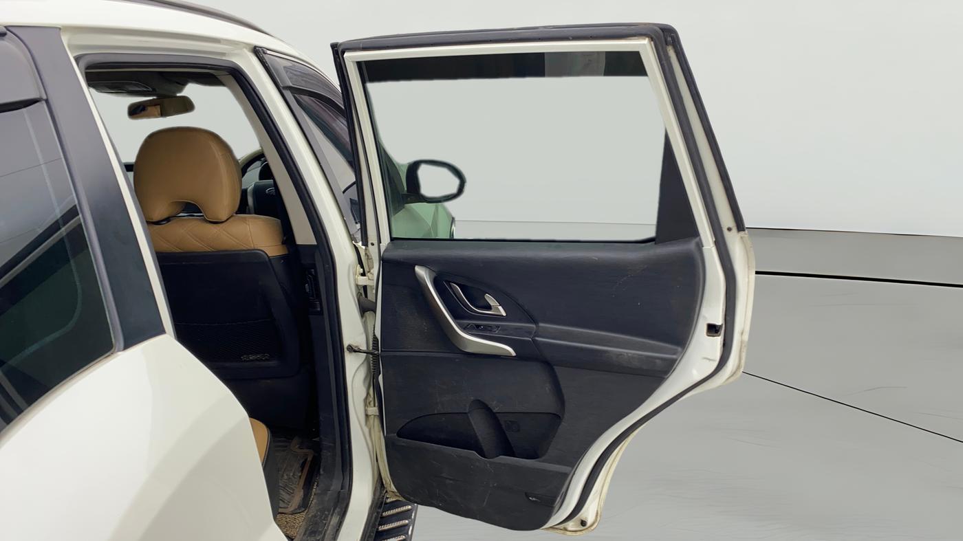 2019 Mahindra XUV500 W9, Diesel, Manual, 66,370 km, RHS Rear Door