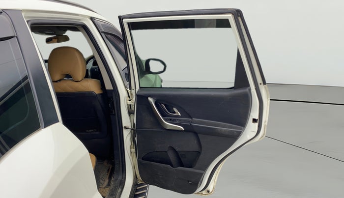 2019 Mahindra XUV500 W9, Diesel, Manual, 66,370 km, RHS Rear Door
