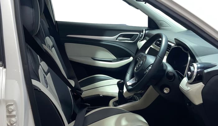 2024 MG ASTOR Sprint 1.5 MT (Ivory), Petrol, Manual, 7,166 km, Right Side Front Door Cabin