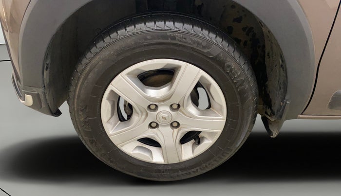 2022 Renault TRIBER RXZ AMT, Petrol, Automatic, 26,341 km, Left Front Wheel